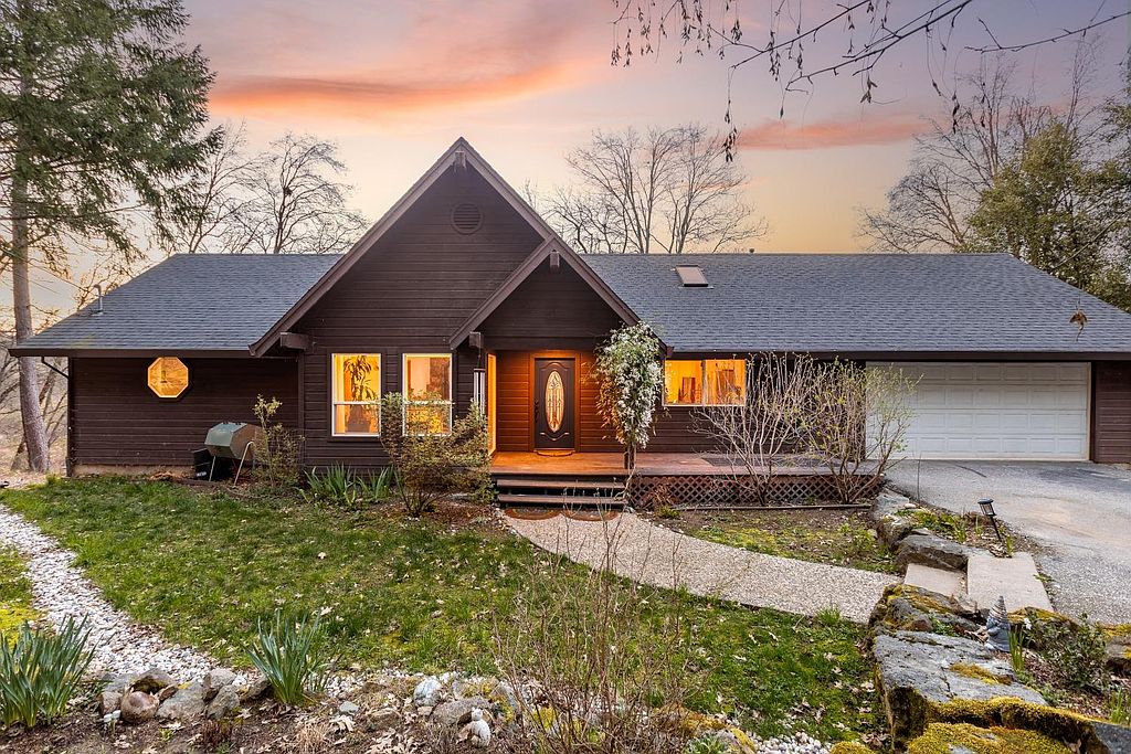 Modern farmhouse with mountain views in Nevada County